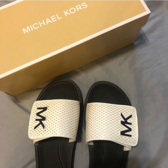 MICHAEL KORS white logo slide sandals - Picture 2 of 6